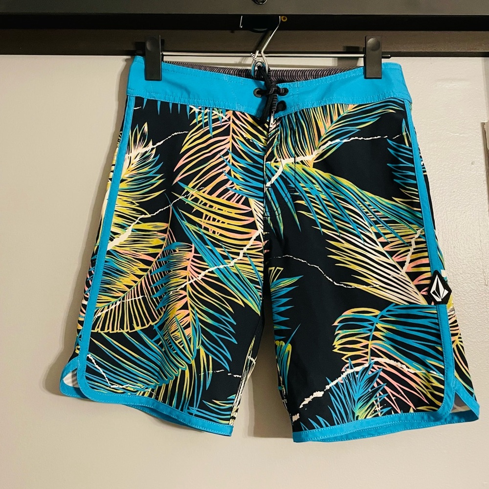 Men’s Volcom swim size 28